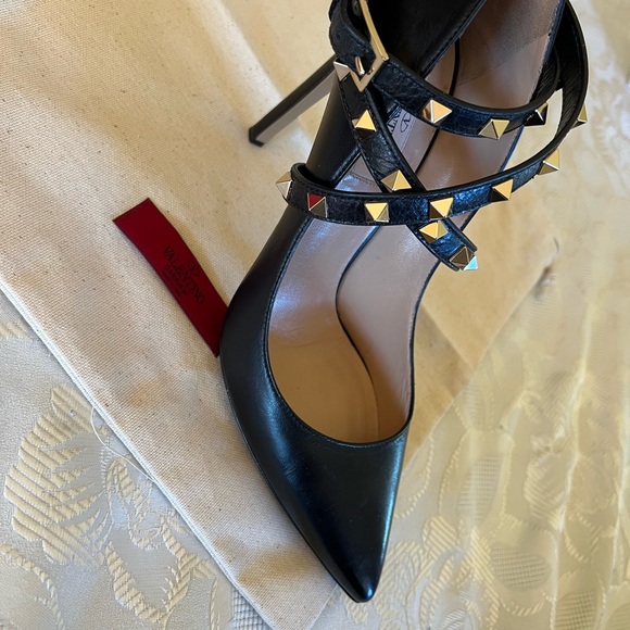 Gorgeous Valentino heels. - Picture 7 of 8